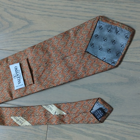 Vintage Valentino silk tie - Picture 5 of 7